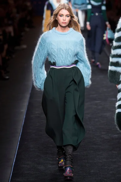 Look 14